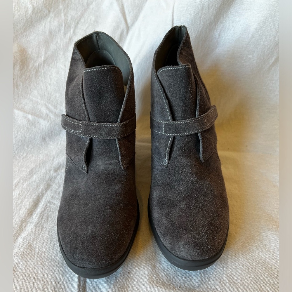Tsubo Grey Decari Suede Ankle Booties SZ 8.5